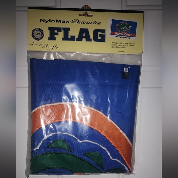 Florida State Gators 3x5 Ft. Officially Licensed NCAA NyloMax Decorative Flag - Picture 1 of 2
